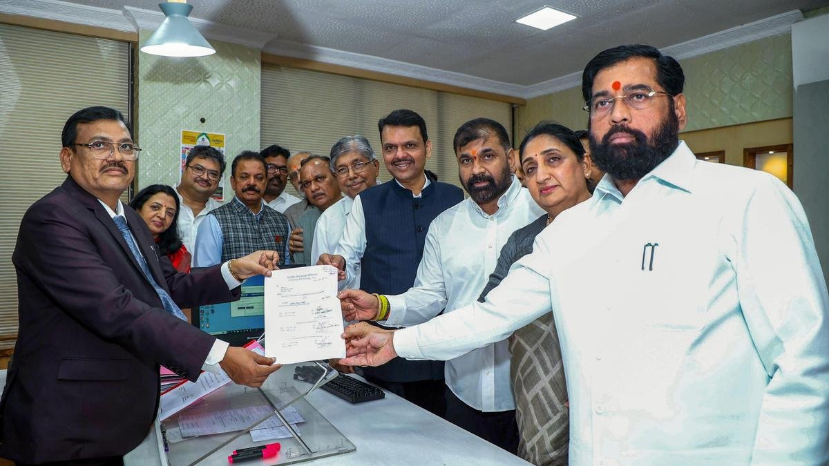 आदित्य ठाकरे के करीबी विश्वासपात्र सचिन अहीर ने शिंदे गुट के प्रति निष्ठा बदली, उपसभापति चुनाव के लिए नामांकन दाखिल किया