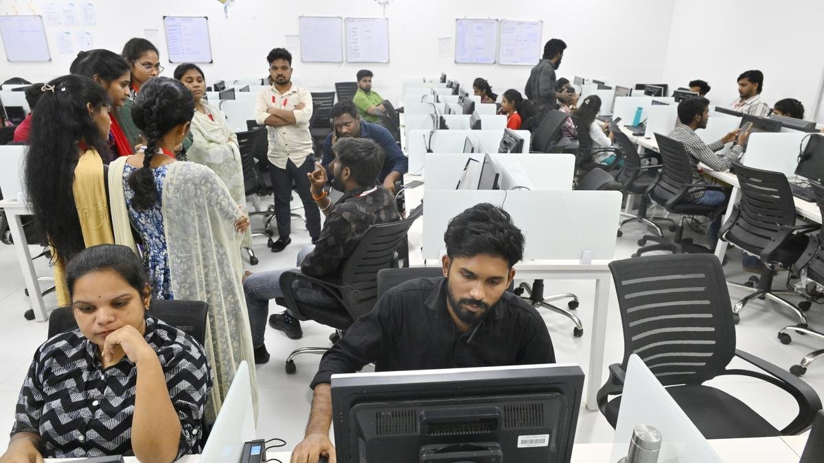 आवागमन से परे: हैदराबाद मेट्रो रेल स्टेशनों में कार्यस्थल