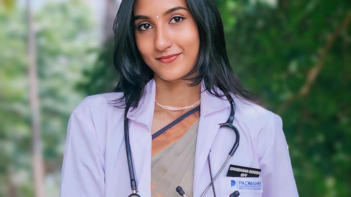 ऑटो चालक की बेटी ने बैचलर ऑफ फिजियोथेरेपी में तीन स्वर्ण पदक जीते