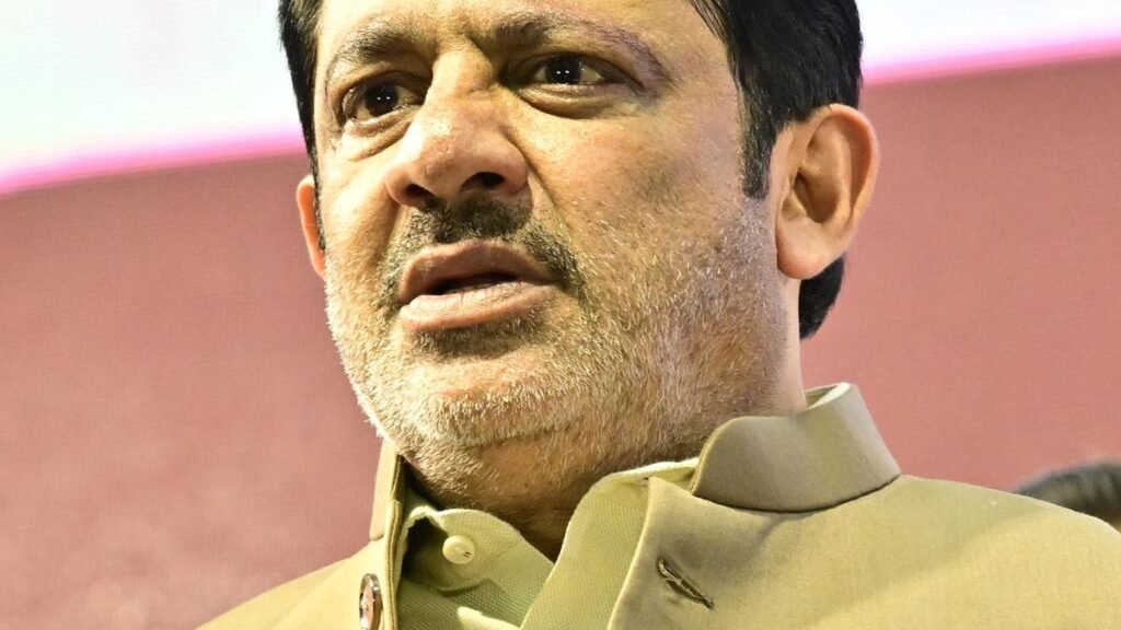 कर्नाटक: कैबिनेट में शामिल नहीं किए जाने से पूर्व मंत्री निराश कर्नाटक: कैबिनेट में शामिल नहीं किए जाने से पूर्व मंत्री निराश