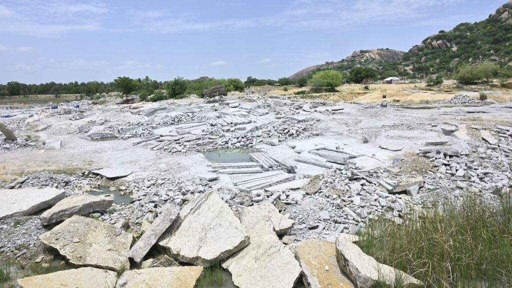 कार्यकर्ताओं ने नियमों का उल्लंघन कर चल रही मदुरै खदानों को बंद करने के कदम का स्वागत किया, कड़ी कार्रवाई की मांग की
