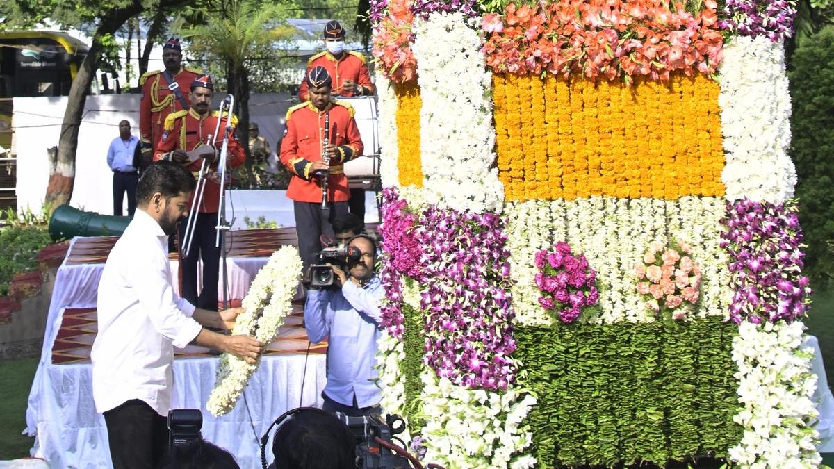 गोदावरी और कृष्णा में तेलंगाना की हिस्सेदारी के समाधान के लिए सरकार चतुराई और समझदारी से आगे बढ़े: मुख्यमंत्री