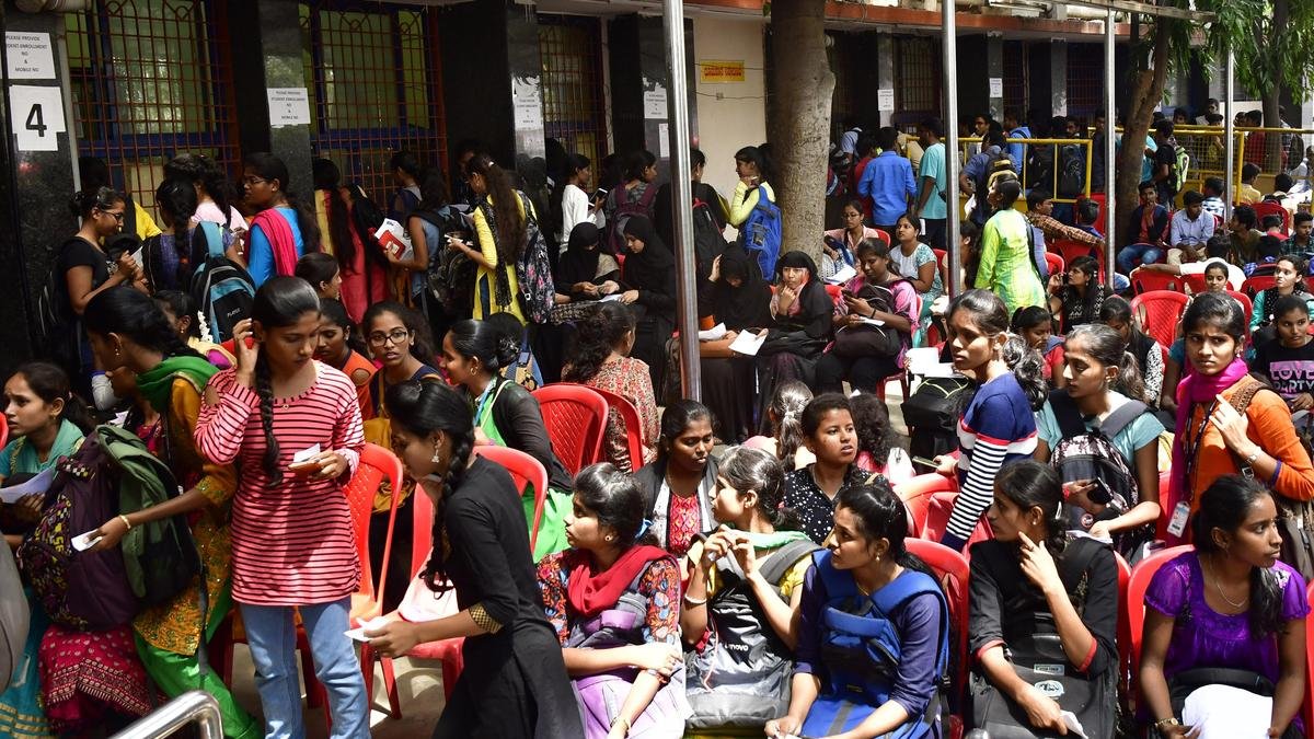 छात्रों के लिए कर्नाटक की मुफ्त बस यात्रा योजना: वह सब कुछ जो आपको जानना आवश्यक है