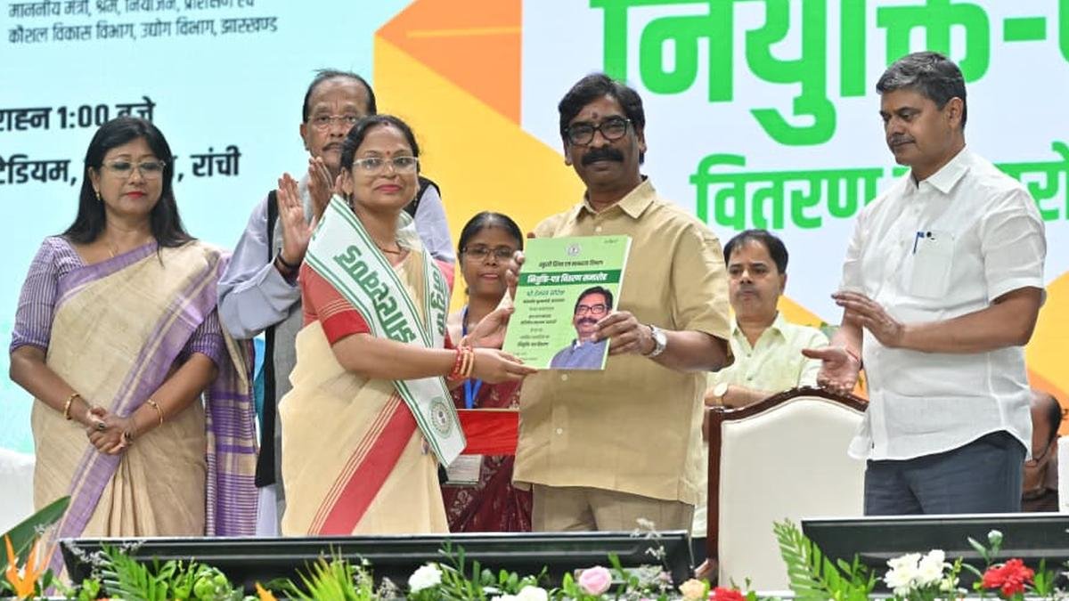 झारखंड सरकार ने 1,042 नये शिक्षकों की नियुक्ति की