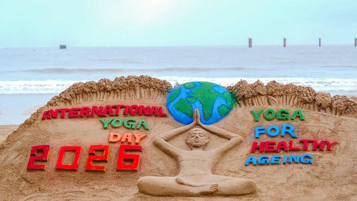 तस्वीरों में अंतर्राष्ट्रीय योग दिवस 2026: समारोह, योग मुद्राएँ और भारत भर में कार्यक्रम