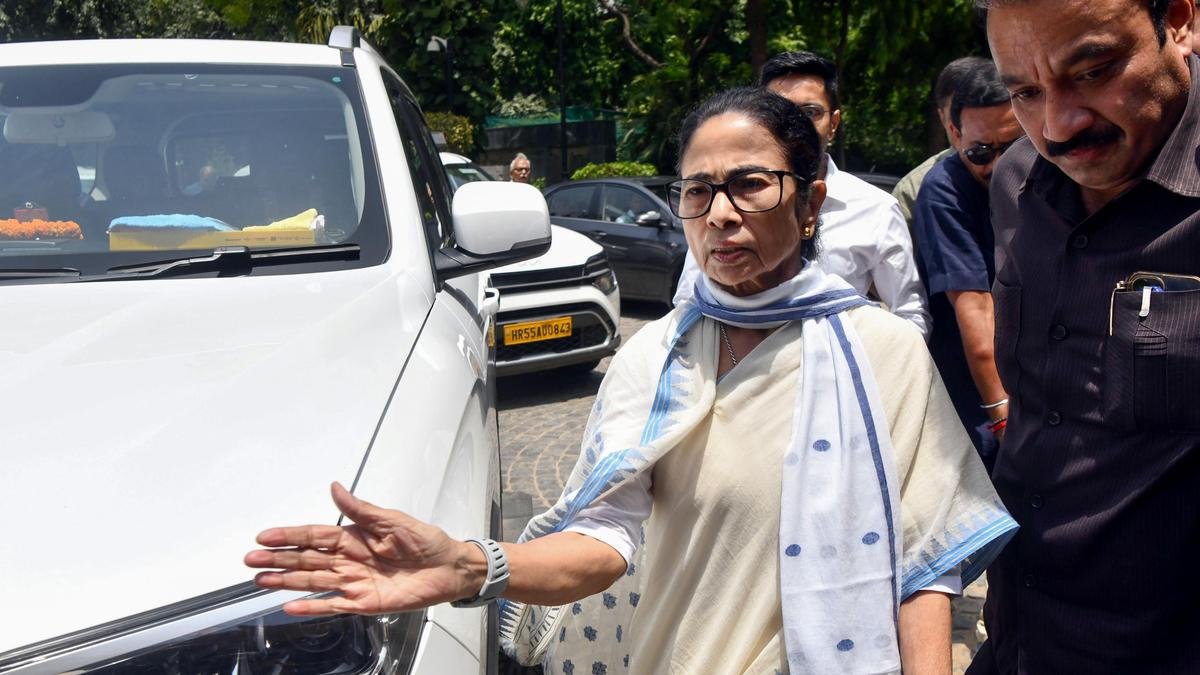 पश्चिम बंगाल सीआईडी ​​ने ममता बनर्जी के आवास, तृणमूल कार्यालय की तलाशी ली