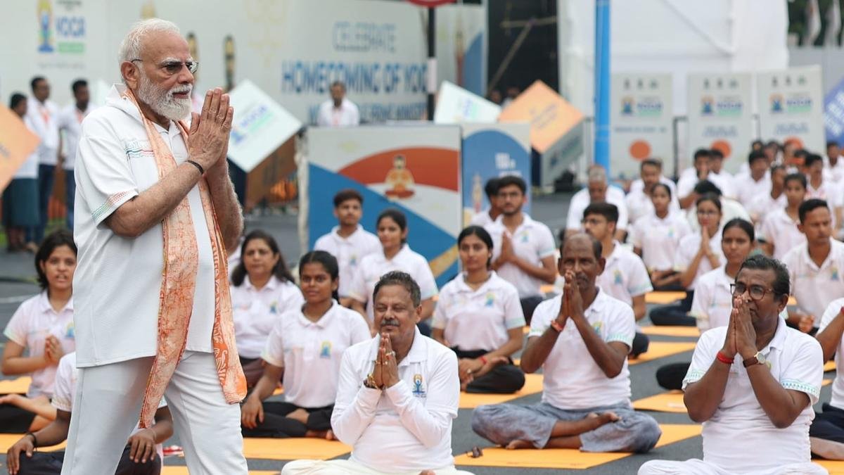 पीएम मोदी ने कहा, योग दुनिया का सबसे बड़ा सामुदायिक उत्सव बन गया है