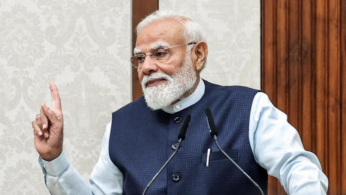 प्रत्येक फ़ाइल अनगिनत नागरिकों की आकांक्षाओं, जीवन का प्रतिनिधित्व करती है: युवा आईएएस अधिकारियों से पीएम मोदी