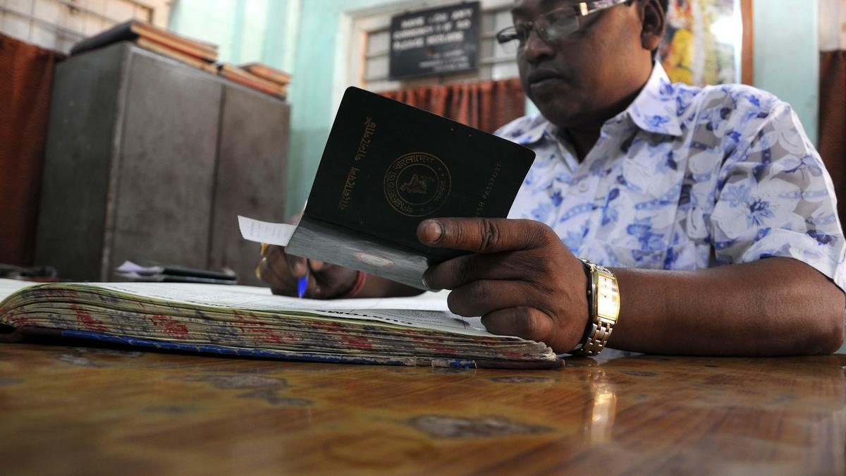 बांग्लादेश, म्यांमार से अवैध अप्रवासी | पुशबैक, हिरासत और निर्वासन कानूनों की व्याख्या की गई