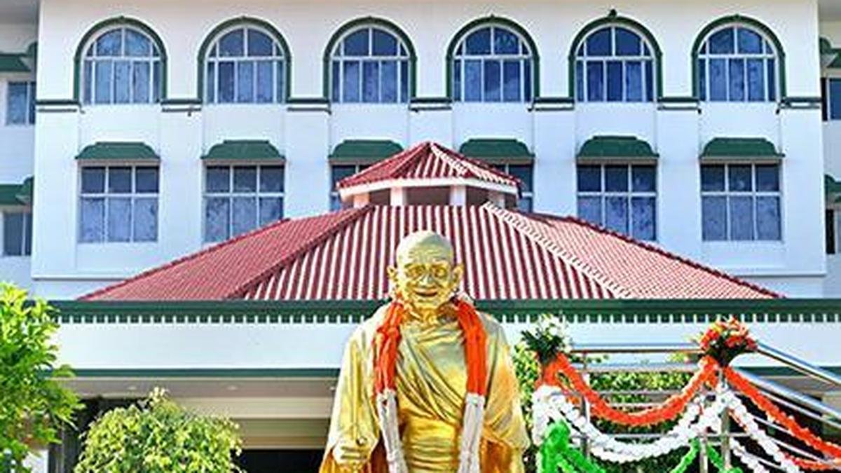 मद्रास उच्च न्यायालय का नियम है कि इस्लाम में धर्मांतरित व्यक्ति पिछड़े वर्ग के मुस्लिम होने का दावा नहीं कर सकता