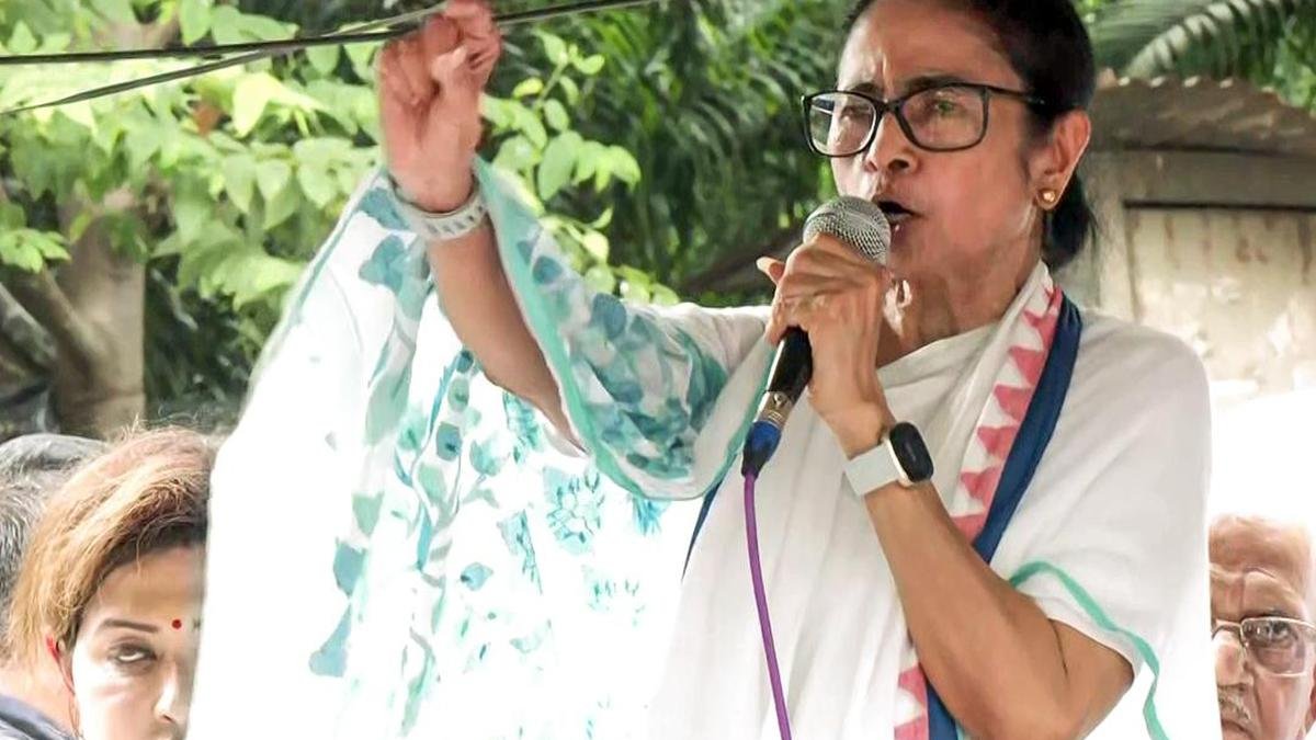 ममता के वफादारों, विद्रोहियों ने चुनाव आयोग को नए पदाधिकारियों की सूची सौंपी