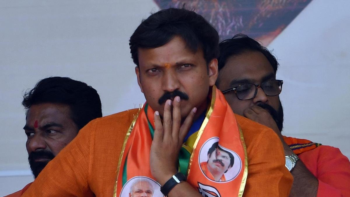 महाराष्ट्र के दो सांसदों के हस्ताक्षर करने से इंकार करने पर कैसे रुका ऑपरेशन टाइगर?
