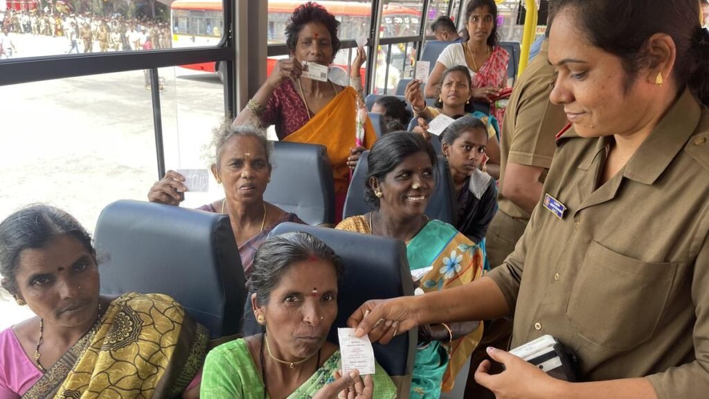महिलाओं के लिए बीएमटीसी बसों और नम्मा मेट्रो में निर्बाध यात्रा को सक्षम बनाने के लिए एकीकृत शक्ति स्मार्ट कार्ड की योजना बनाई गई है