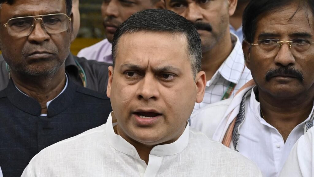 राहुल 'घबराहट बेच रहे हैं', निराधार साजिश सिद्धांतों को बढ़ावा दे रहे हैं: भाजपा