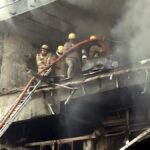लखनऊ के अलीगंज में 3 मंजिला व्यावसायिक इमारत में लगी आग, हताहत होने की आशंका