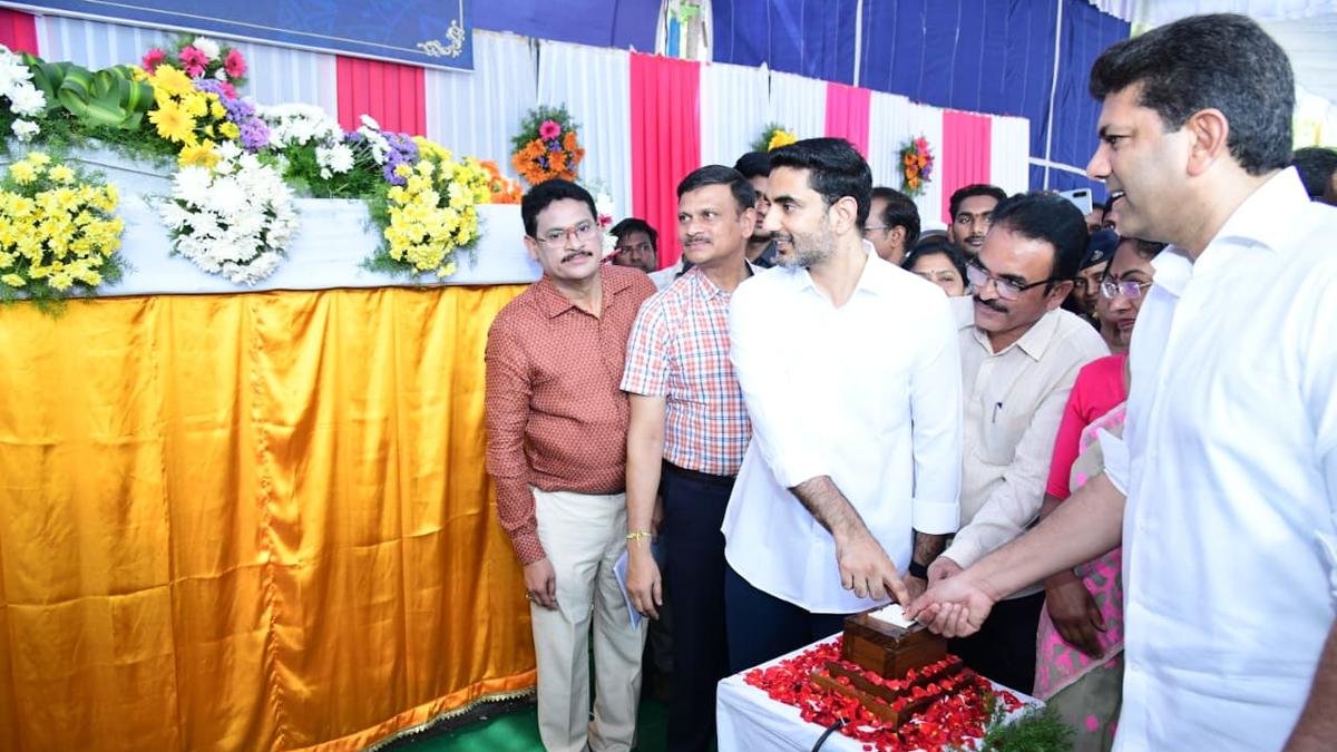 लोकेश, पेम्मासानी ने मंगलगिरि में ₹142 करोड़ के निदामरू रेलवे ओवरब्रिज की नींव रखी