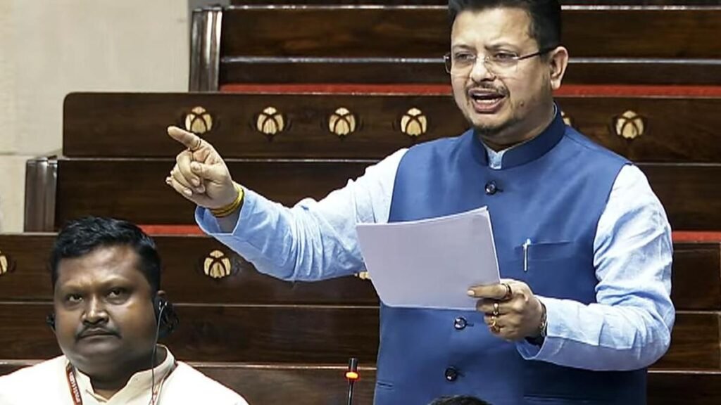 सीएम की घोषणा के कुछ ही मिनट बाद टीएमसी ने दो विधायकों को निष्कासित कर दिया, उन्होंने जालसाजी का आरोप लगाते हुए स्पीकर के पास शिकायत दर्ज कराई थी सीएम की घोषणा के कुछ ही मिनट बाद टीएमसी ने दो विधायकों को निष्कासित कर दिया, उन्होंने जालसाजी का आरोप लगाते हुए स्पीकर के पास शिकायत दर्ज कराई थी