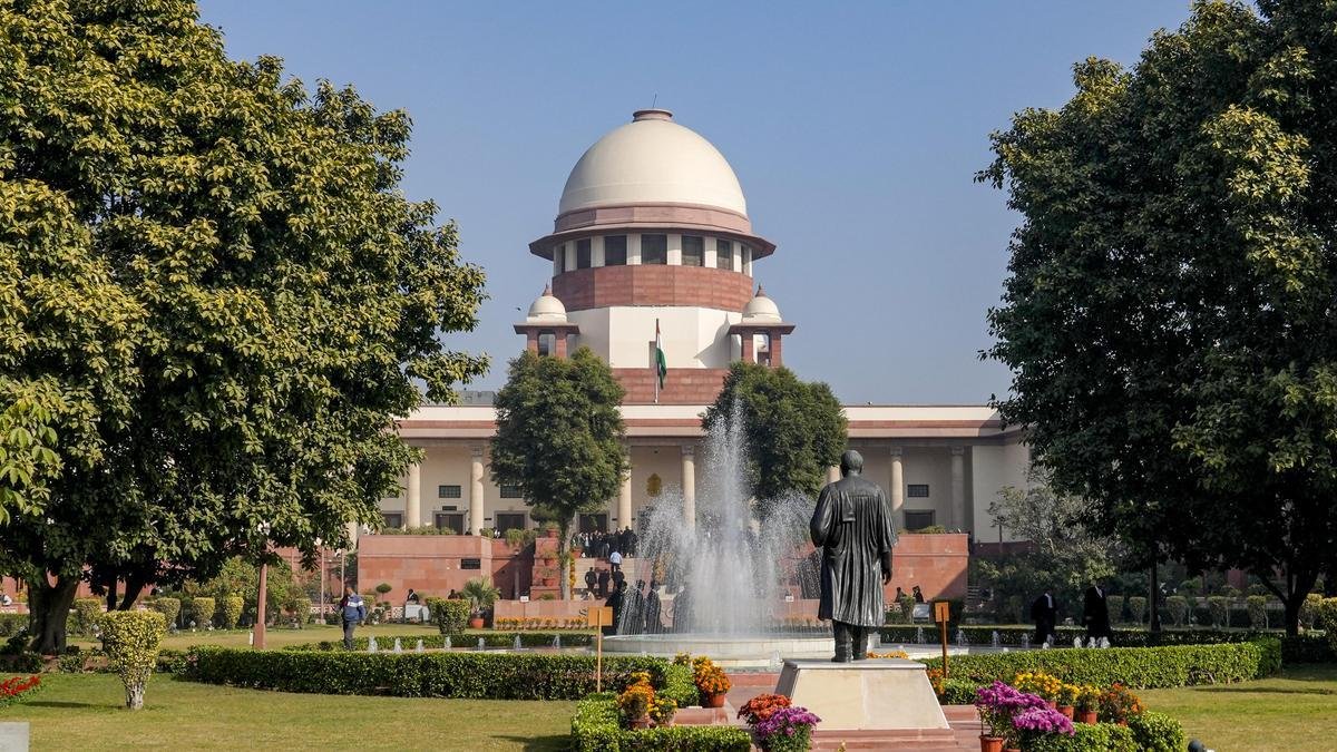 सुप्रीम कोर्ट का कहना है कि रजिस्ट्री द्वारा मामले के रिकॉर्ड को गलत तरीके से रखने के 'गंभीर' आरोप की जांच की जरूरत है