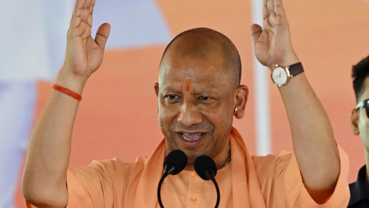 10 चार्ट में उत्तर प्रदेश के "राजस्व अधिशेष" के बारे में प्रचार पर सवाल उठाना