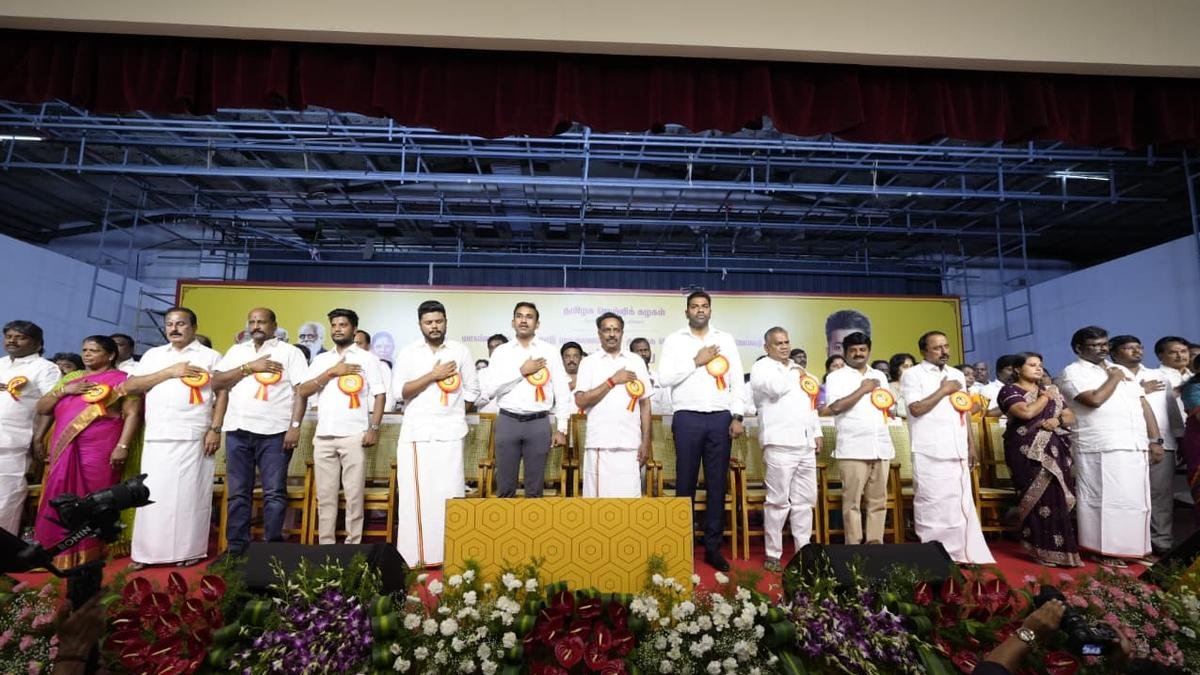 अन्नाद्रमुक के पूर्व मंत्री सी. विजयभास्कर, वरिष्ठ नेता टीवीके में शामिल हुए