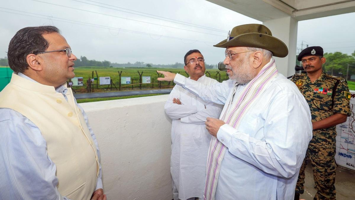 अमित शाह ने पश्चिम बंगाल में स्वदेशी सीमा सुरक्षा तकनीक का निरीक्षण किया