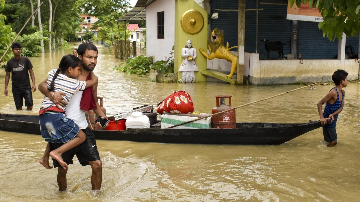 असम में बाढ़ से मरने वालों की संख्या बढ़कर 47 हुई; 7 लाख से ज्यादा प्रभावित