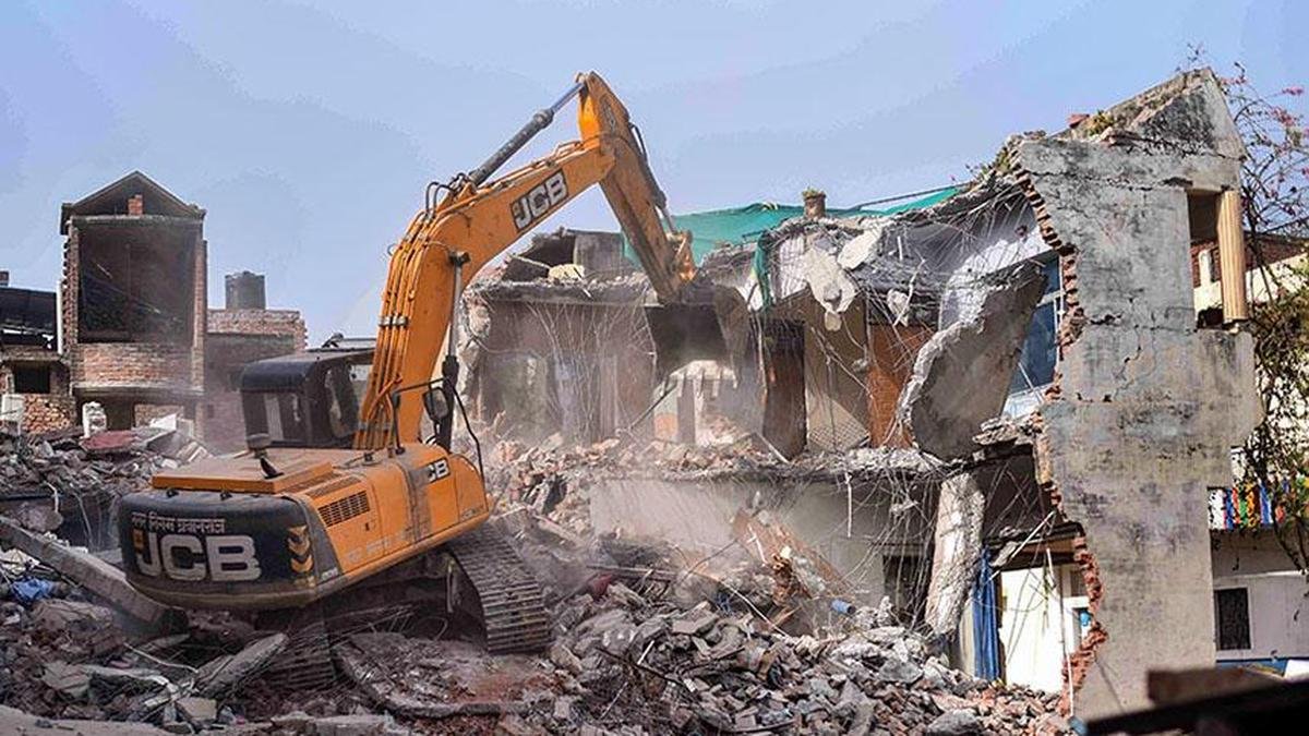 इलाहाबाद HC ने आरोपी व्यक्तियों के घरों, संपत्तियों पर बुलडोजर कार्रवाई पर खंडित फैसला सुनाया