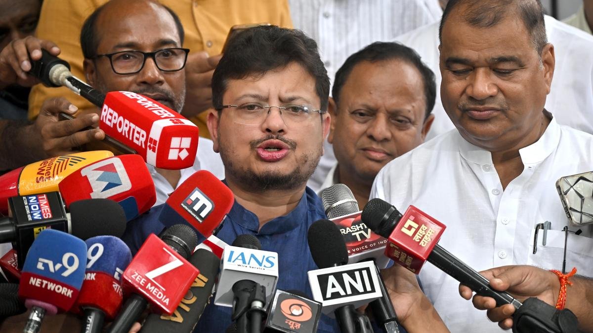 ईसीआई ने टीएमसी के दोनों गुटों से संगठनात्मक चुनावों पर प्रतिक्रिया देने को कहा