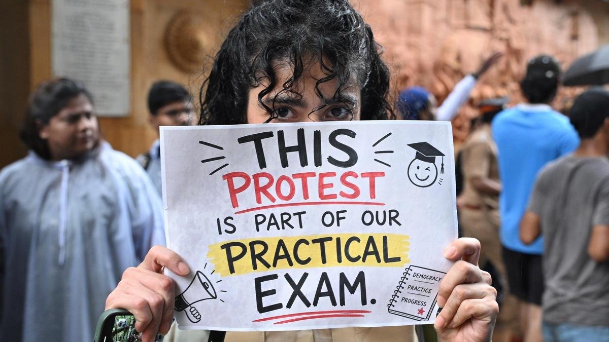 एआईयू ने विश्वविद्यालयों से कहा, छात्रों को सलाह दें कि वे पढ़ाई पर ध्यान केंद्रित रखें, विरोध प्रदर्शनों में अपनी ऊर्जा बर्बाद न करें
