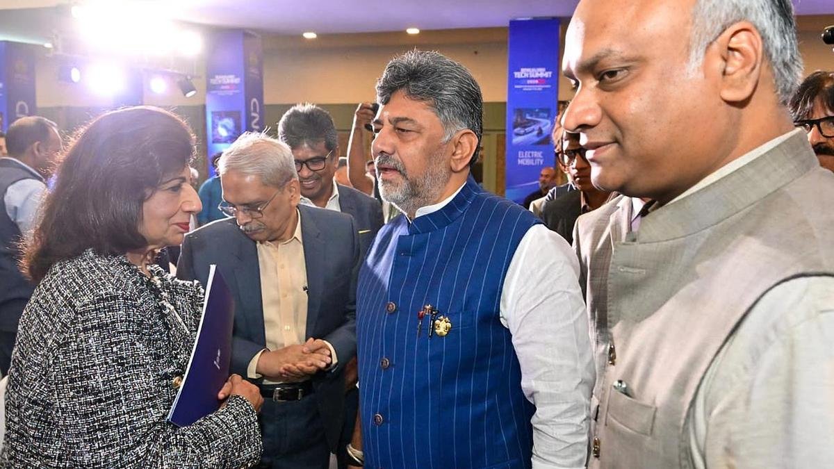 कर्नाटक के मुख्यमंत्री का कहना है कि बेंगलुरु से आगे जाने के इच्छुक उद्योगों को प्रोत्साहित करने के लिए अगले 100 दिनों में नीति बनाई जाएगी