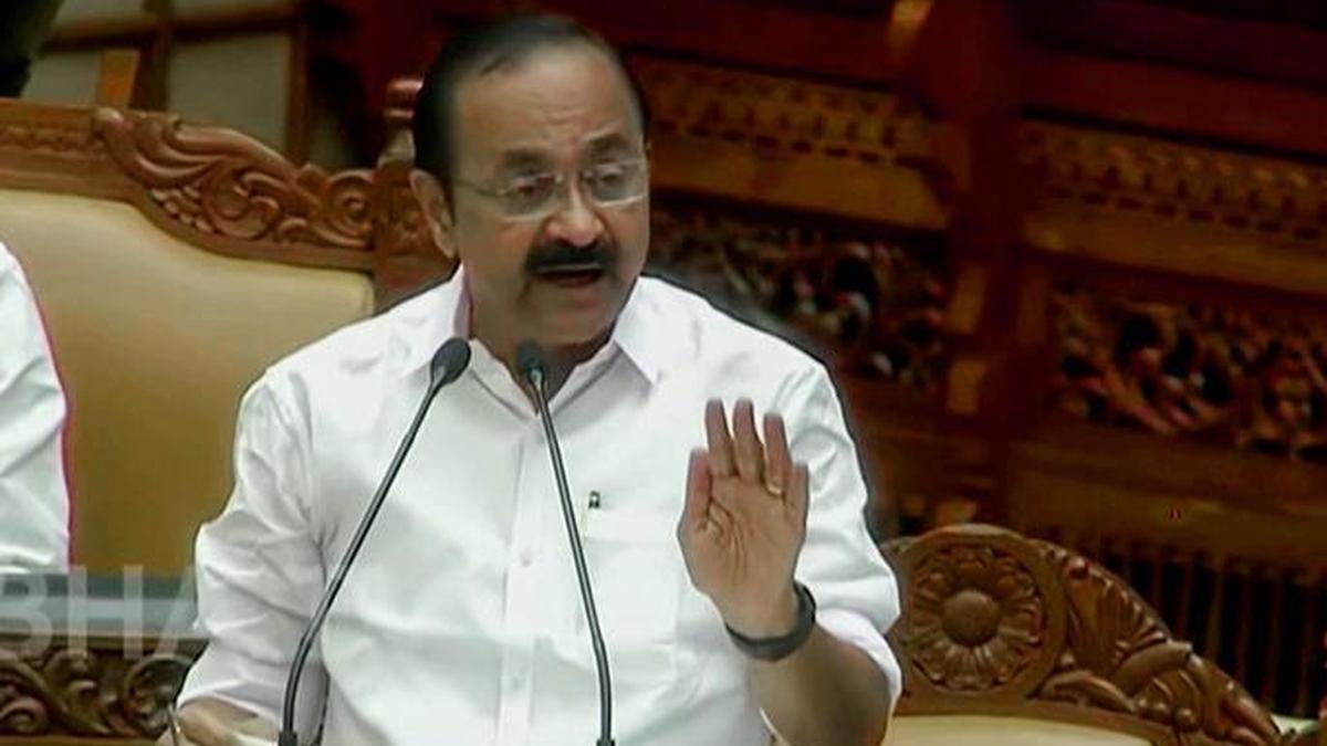 कुट्टनाड अवकाश पर केरल विधानसभा में सतीसन की ओपन माइक टिप्पणी ने राजनीतिक विवाद को हवा दे दी है
