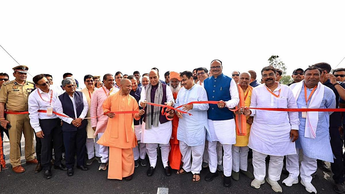 केंद्रीय मंत्री राजनाथ, गडकरी ने लखनऊ-कानपुर एक्सप्रेसवे का उद्घाटन किया