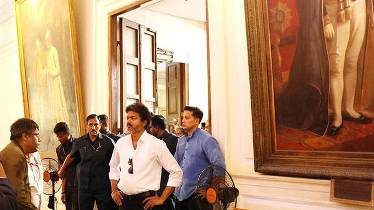 क्या कैबिनेट बैठकों में बाहरी लोगों को अनुमति देने पर कोई रोक है? | व्याख्या की