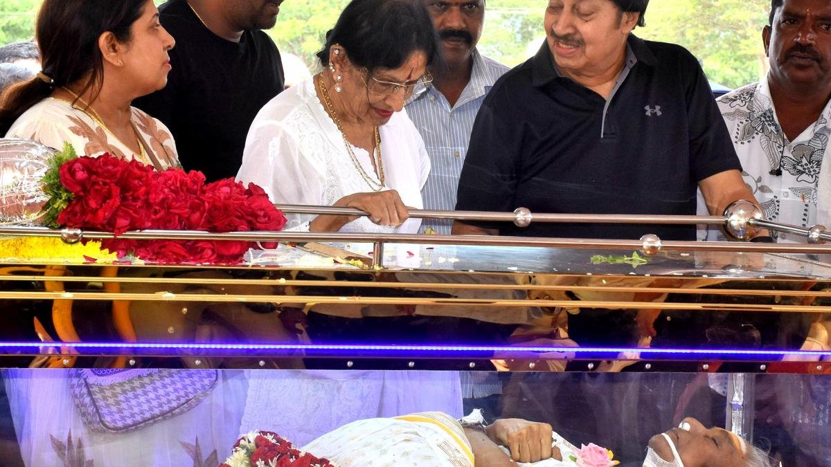 गायिका जानकी का मैसूरु में राजकीय सम्मान के साथ अंतिम संस्कार किया गया