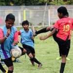 जहां फ़ुटबॉल आज़ादी है: कोलकाता की मिश्रित लिंग टीम हाशिए से नियमों को फिर से लिख रही है