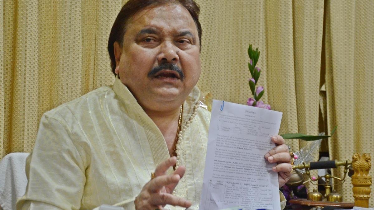 टीएमसी विधायक मदन मित्रा विद्रोही गुट में शामिल होने के कुछ दिनों बाद ममता खेमे के विधानसभा विरोध प्रदर्शन में शामिल हुए