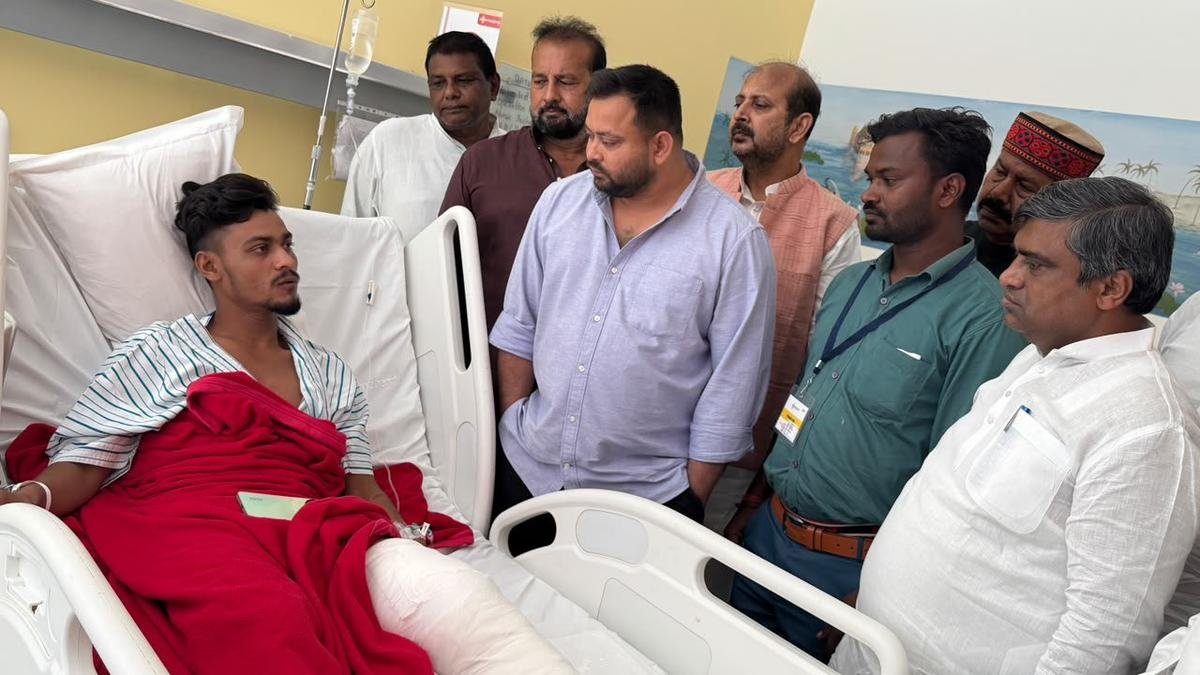 तेजस्वी यादव ने भाई तेज प्रताप और अन्य को 24 घंटे में रिहा नहीं करने पर विरोध प्रदर्शन फिर से शुरू करने की धमकी दी