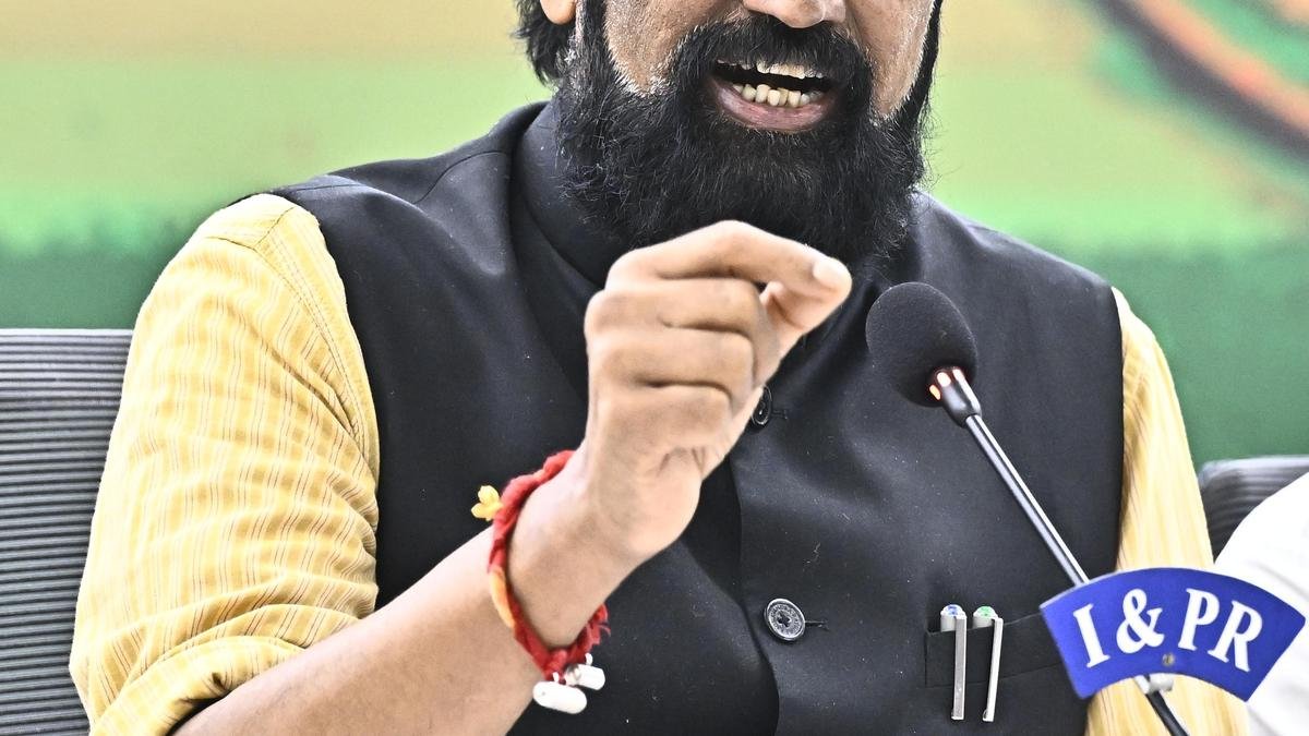 तेलंगाना के मंत्री उत्तम रेड्डी ने कालेश्वरम बैराज में पानी के भंडारण से इनकार किया है