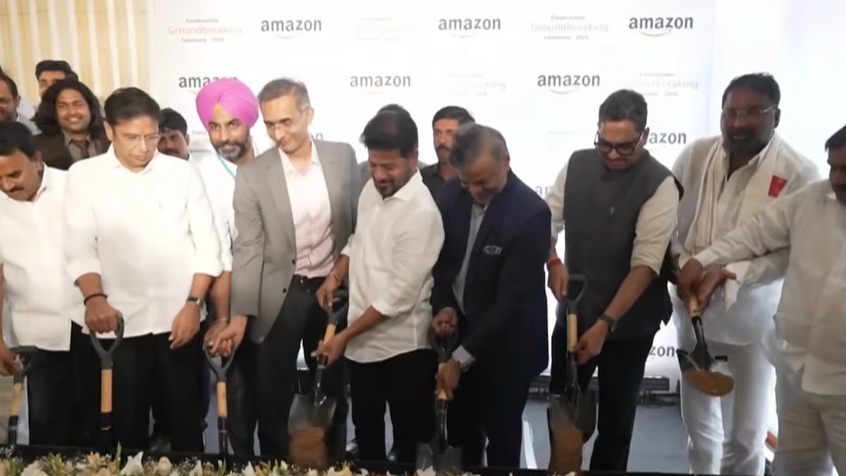 तेलंगाना के मुख्यमंत्री ने अमेज़ॅन वेब सर्विसेज के डेटा सेंटर की आधारशिला रखी, चाहते हैं कि वैश्विक दिग्गज ₹1 लाख करोड़ का निवेश करें