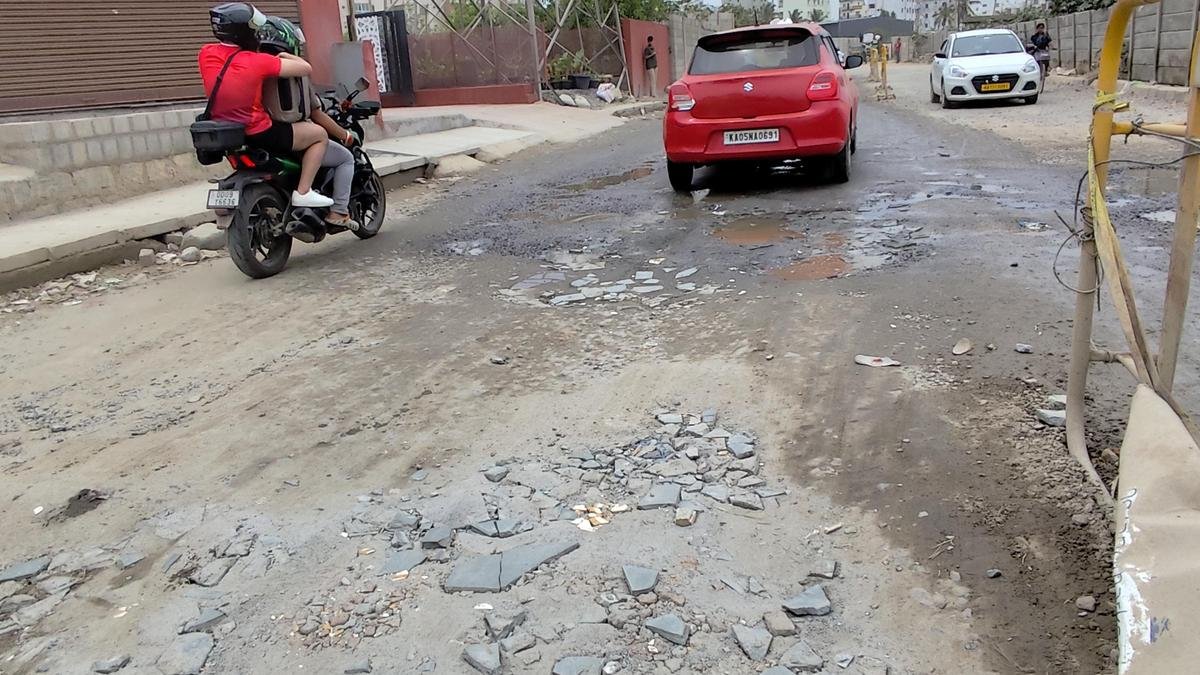 निवासियों ने पूर्वी बेंगलुरु के आईटी गलियारे में खतरनाक सड़क स्थितियों की सूचना दी