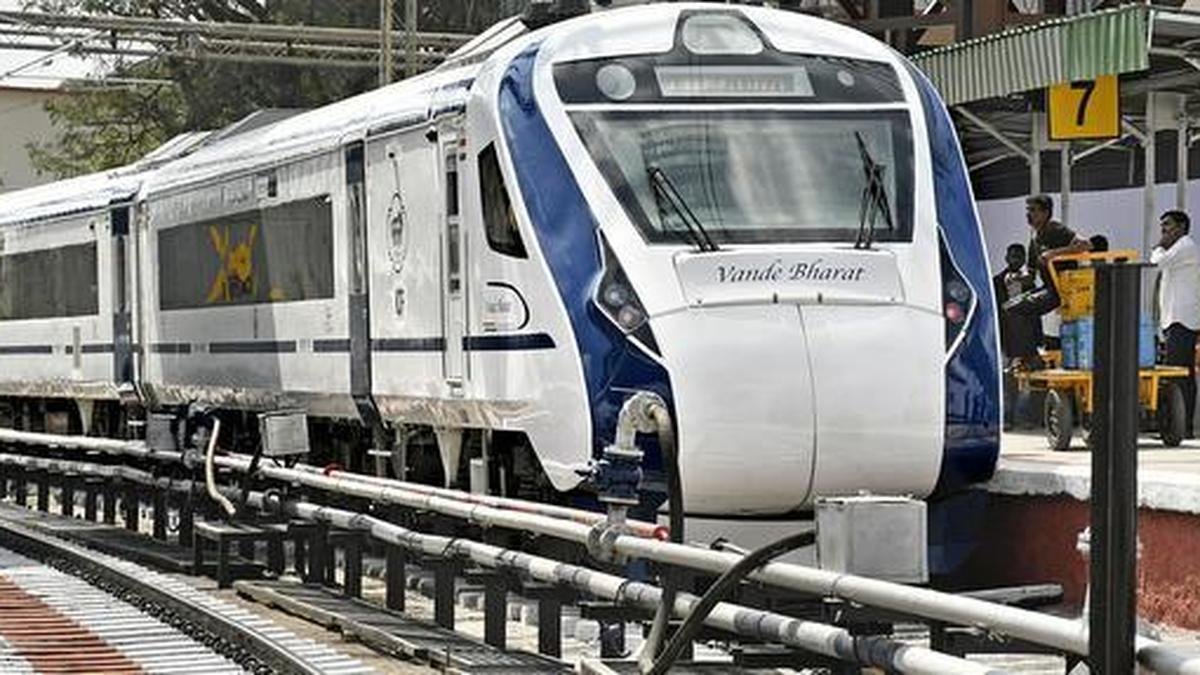 बेंगलुरु-मुंबई वंदे भारत स्लीपर को जल्द शुरू करने की मांग बढ़ रही है क्योंकि ट्रेनों को मंजूरी का इंतजार है
