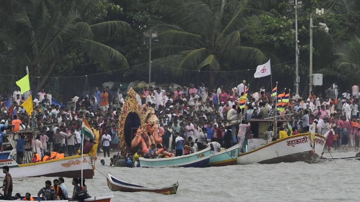 बॉम्बे हाई कोर्ट ने महाराष्ट्र सरकार से बड़ी गणेश प्रतिमाओं के प्रतीकात्मक विसर्जन पर विचार करने को कहा