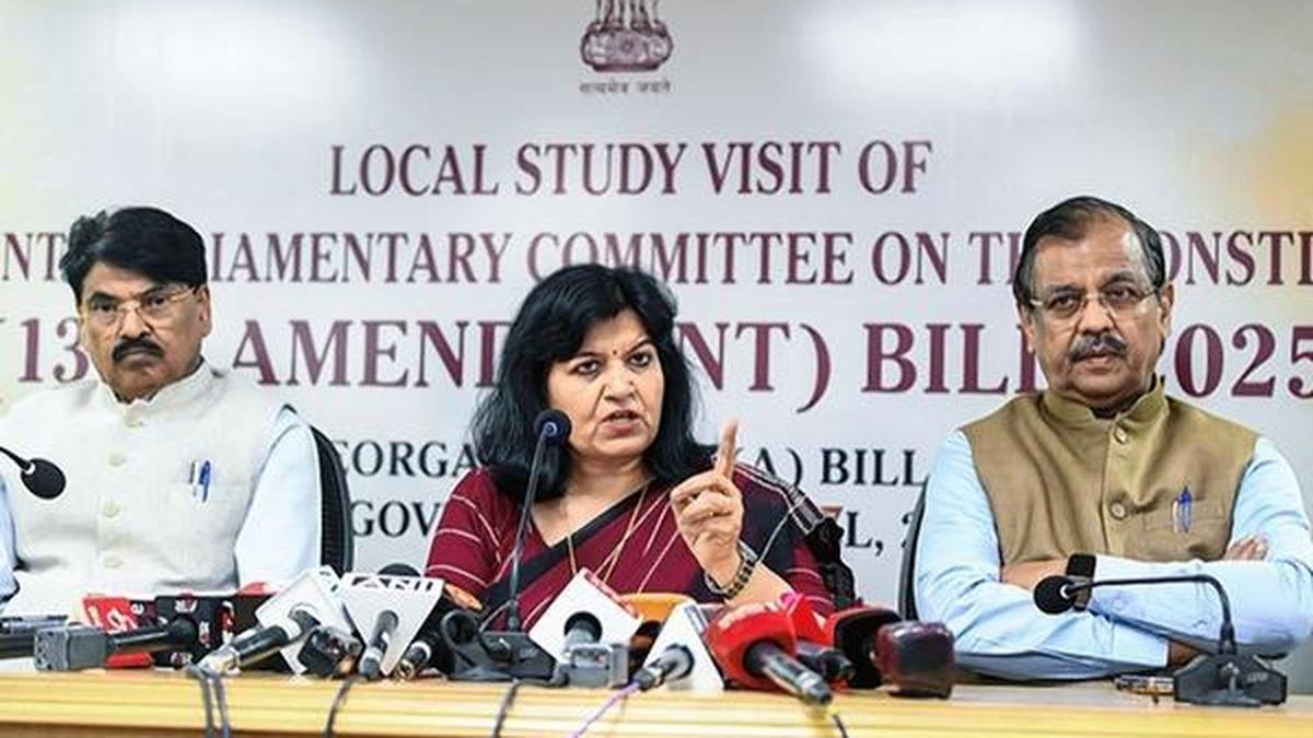 मंत्रियों को हटाने के लिए विधेयक और वीबीएसए विधेयक की जांच कर रहे पैनल ने मसौदा रिपोर्ट को अपनाने पर बैठक टाल दी