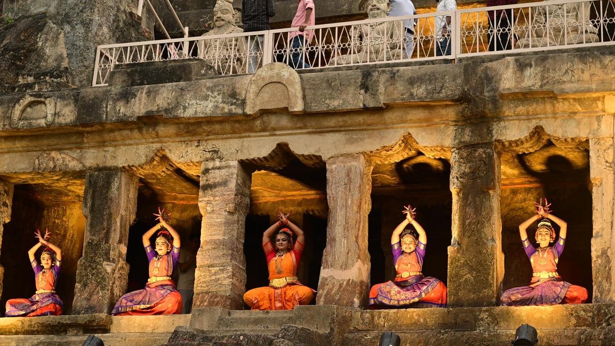 मंत्री कंडुला दुर्गेश का कहना है कि 'तेलुगु महोत्सव' वार्षिक कार्यक्रम होगा