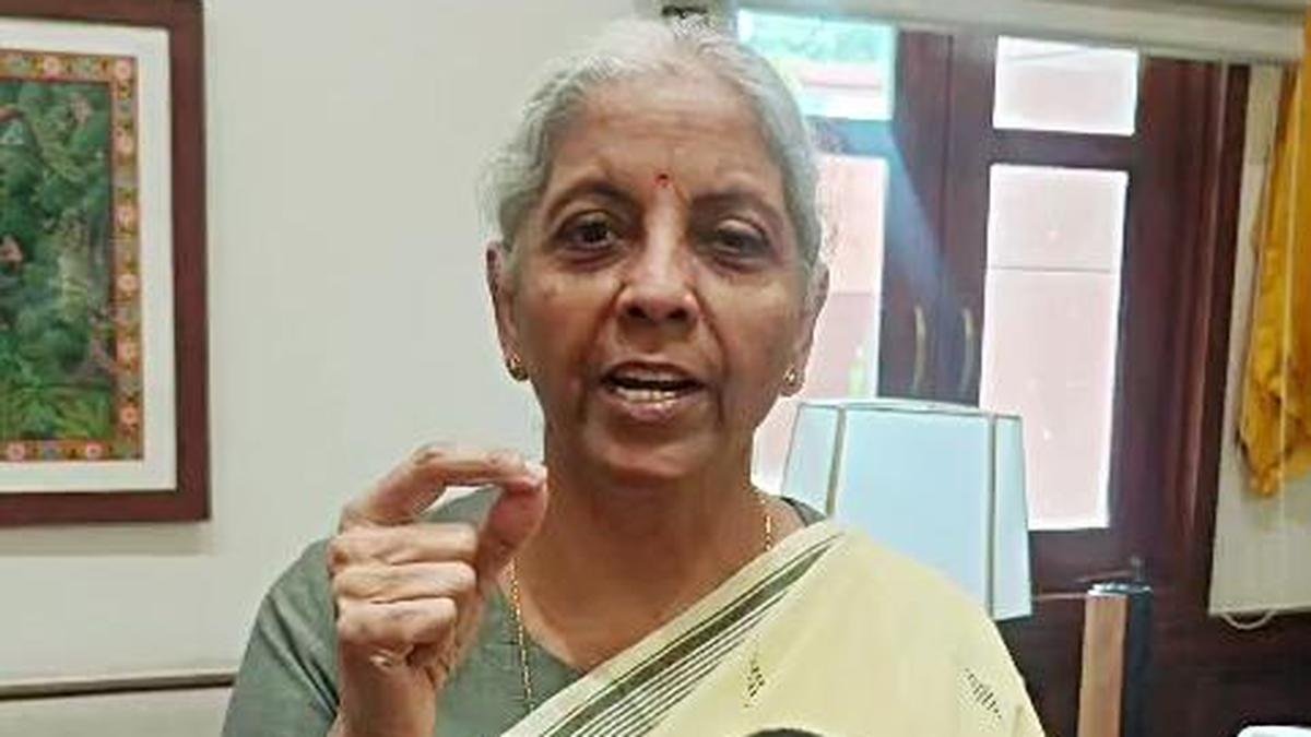 वित्त मंत्री सीतारमण ने आयकर विभाग को आम लोगों के लाभ के लिए काम करने का निर्देश दिया