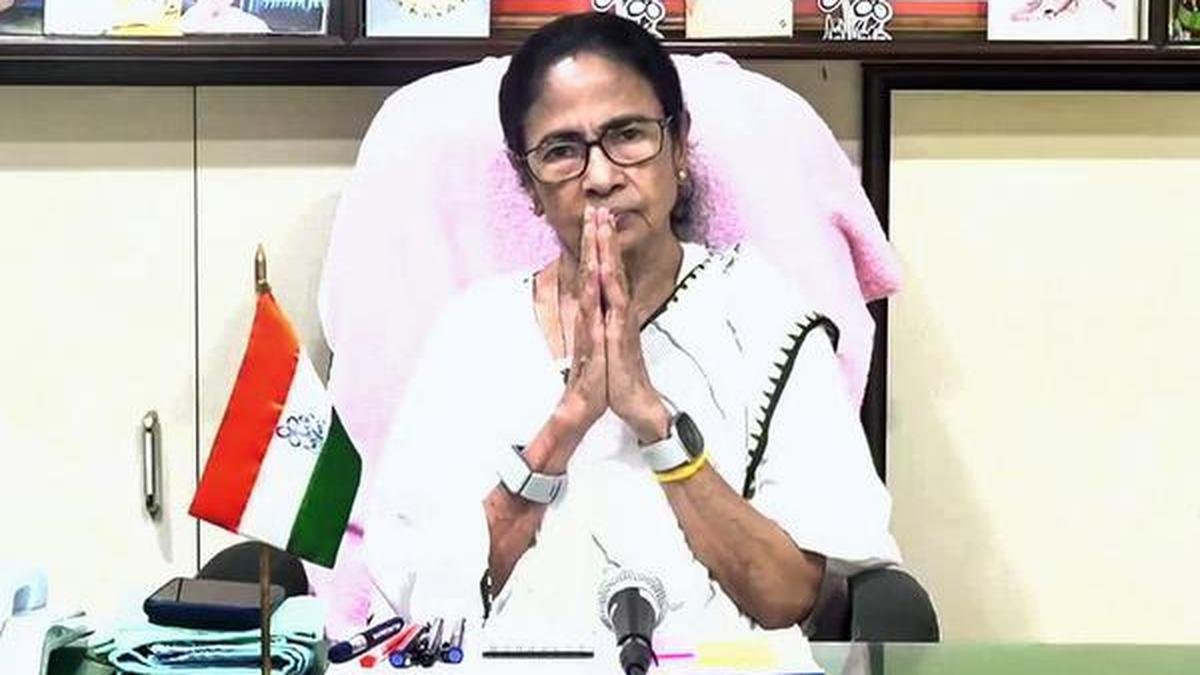 शहीद दिवस 2026 पश्चिम बंगाल में प्रतिद्वंद्वी तृणमूल गुटों के लिए राजनीतिक ताकत का प्रदर्शन बन गया है