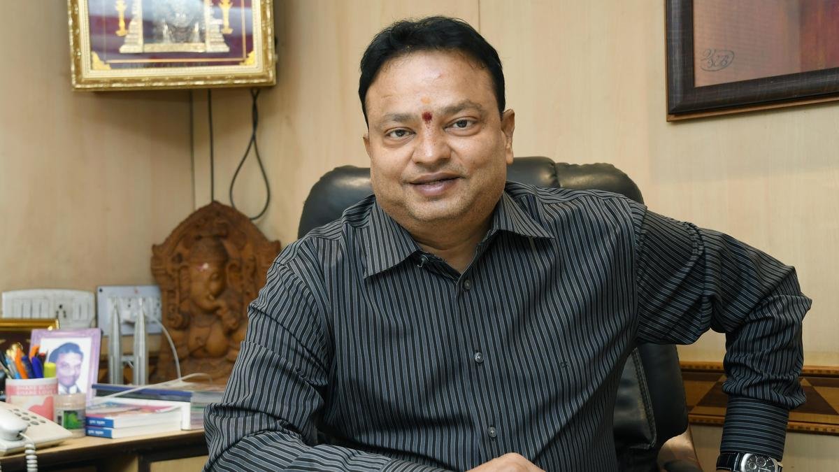 शिक्षाविद् इशारी के. गणेश ने मनी लॉन्ड्रिंग मामले को रद्द करने के लिए मद्रास उच्च न्यायालय में याचिका वापस ले ली