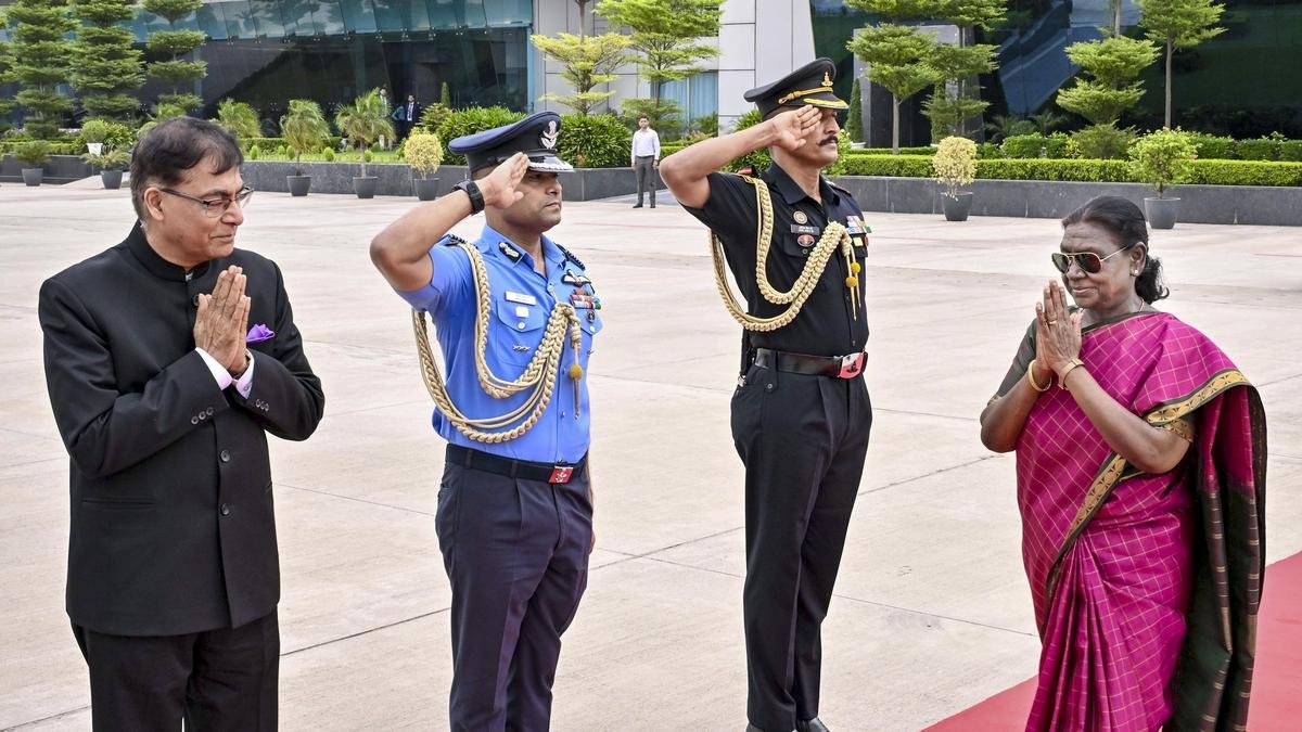 संबंधों को बढ़ावा देने के लिए मुर्मू तीन देशों की यूरोपीय यात्रा पर रवाना