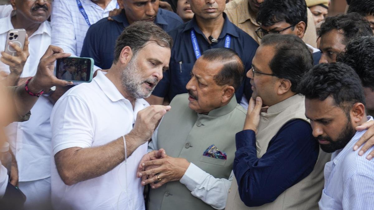 सरकार का कहना है कि राहुल ने धरना ख़त्म करने के लिए गोलपोस्ट बदले; बीजेपी ने पीएम आवास पर विरोध प्रदर्शन को 'अराजकता का प्रतीक' बताया