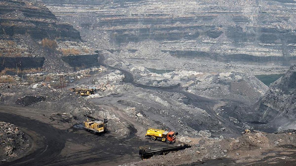 सीआईएसएफ ने झारखंड, बंगाल में 428 टन से अधिक अवैध कोयला जब्त किया